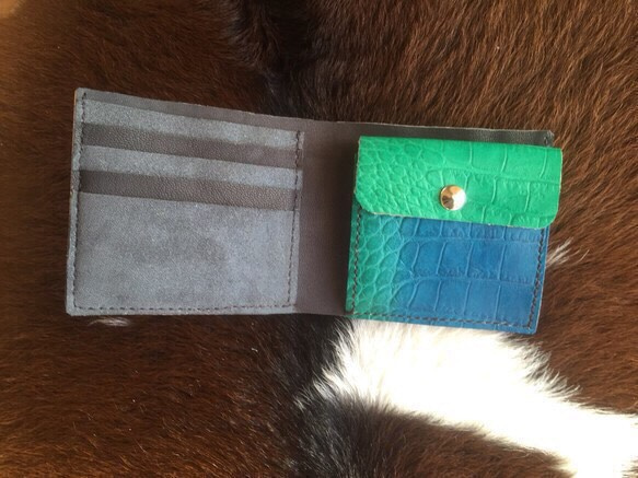 牛ヌメ革  グラデーション手染め財布（クロコダイル型押） 5枚目の画像