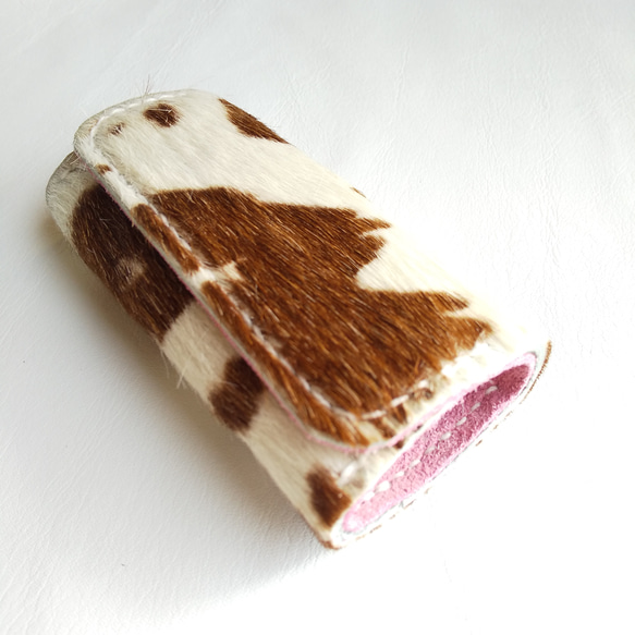 牛革キーケース（牛柄の白茶ハラコ×ピンク） 5枚目の画像