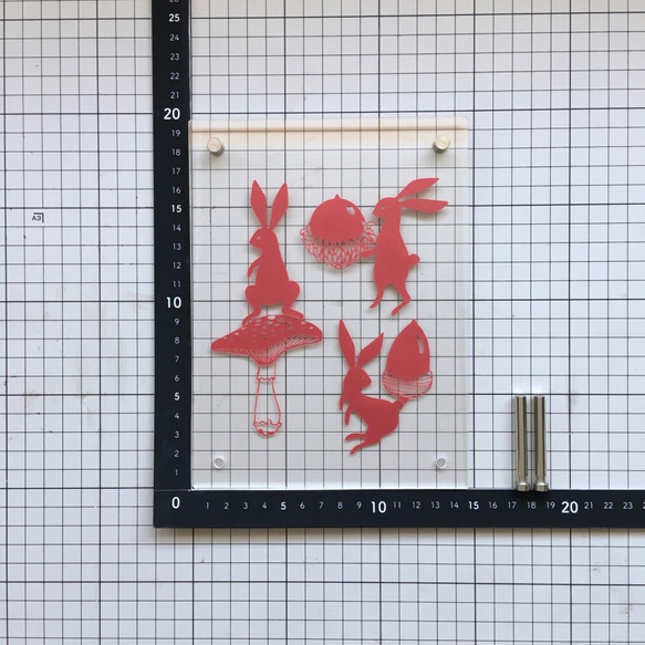 赤いうさぎの切り絵フレーム（小） 3枚目の画像