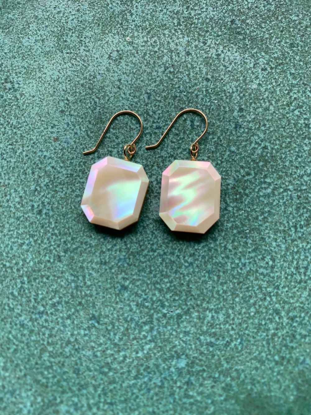 【受注生産】18KYG スクエア シェルピアス 夜光貝