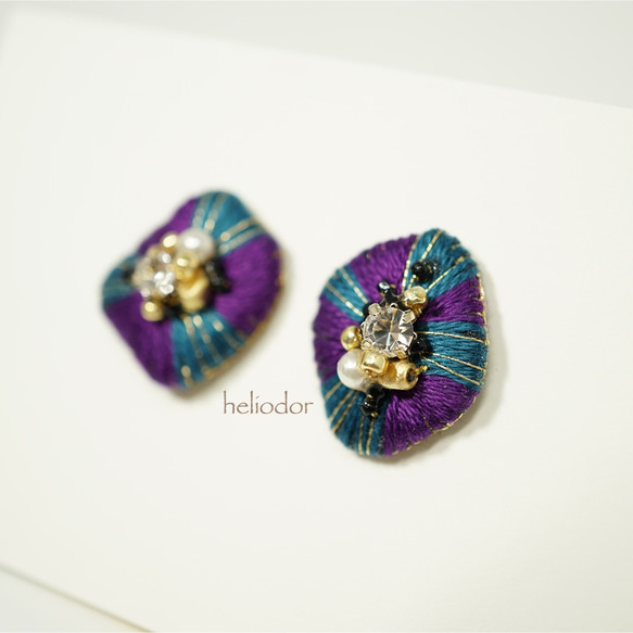 レトロ可愛い刺繍ピアス/イヤリング  紫×青緑 2枚目の画像