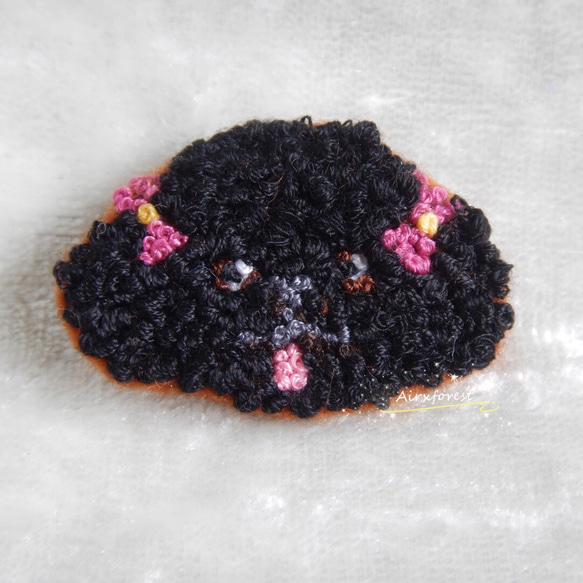 黒プードル刺繍ブローチ/ピン/小/アクセサリー 1枚目の画像