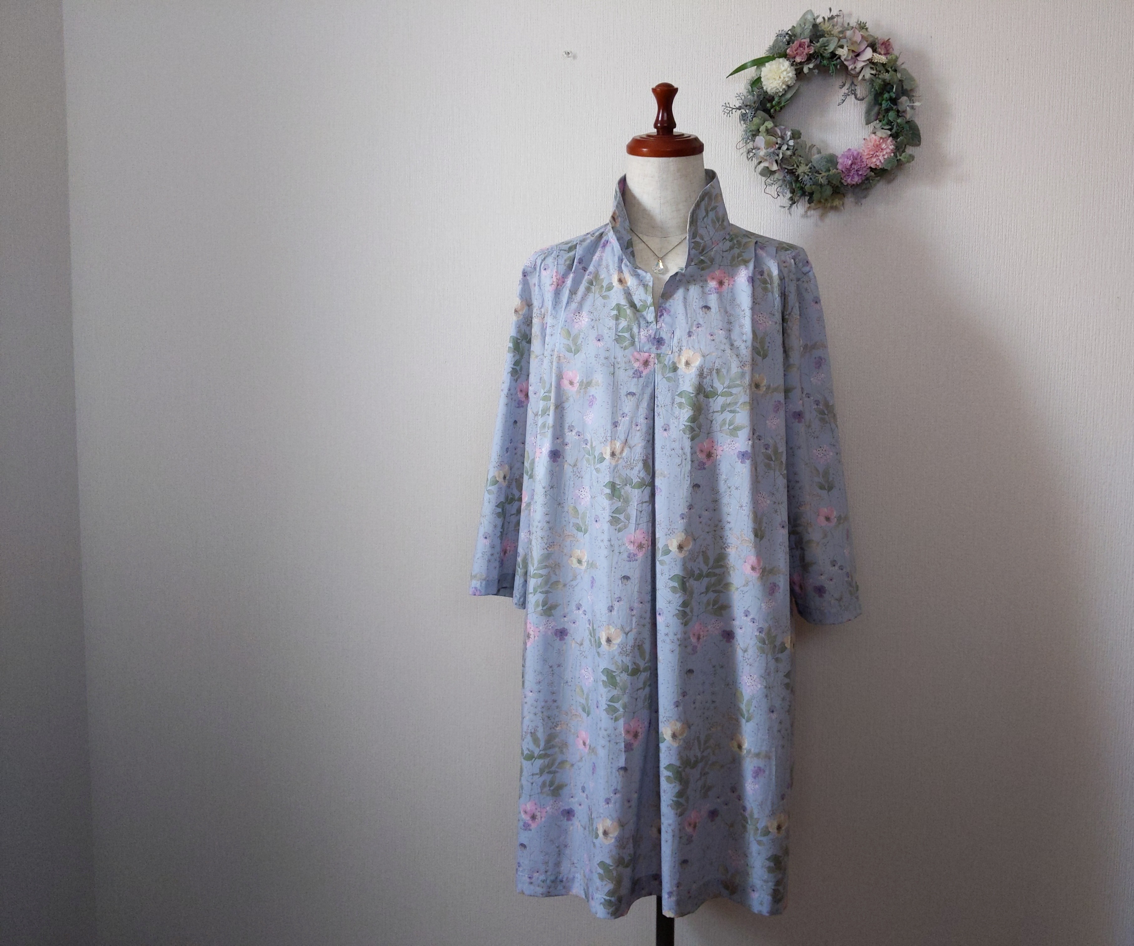 リバティイルマ　タナローン　オブロング衿のチュニック　4サイズ展開S〜LL　パンツにも　軽く涼しい　ご希望のリバティで