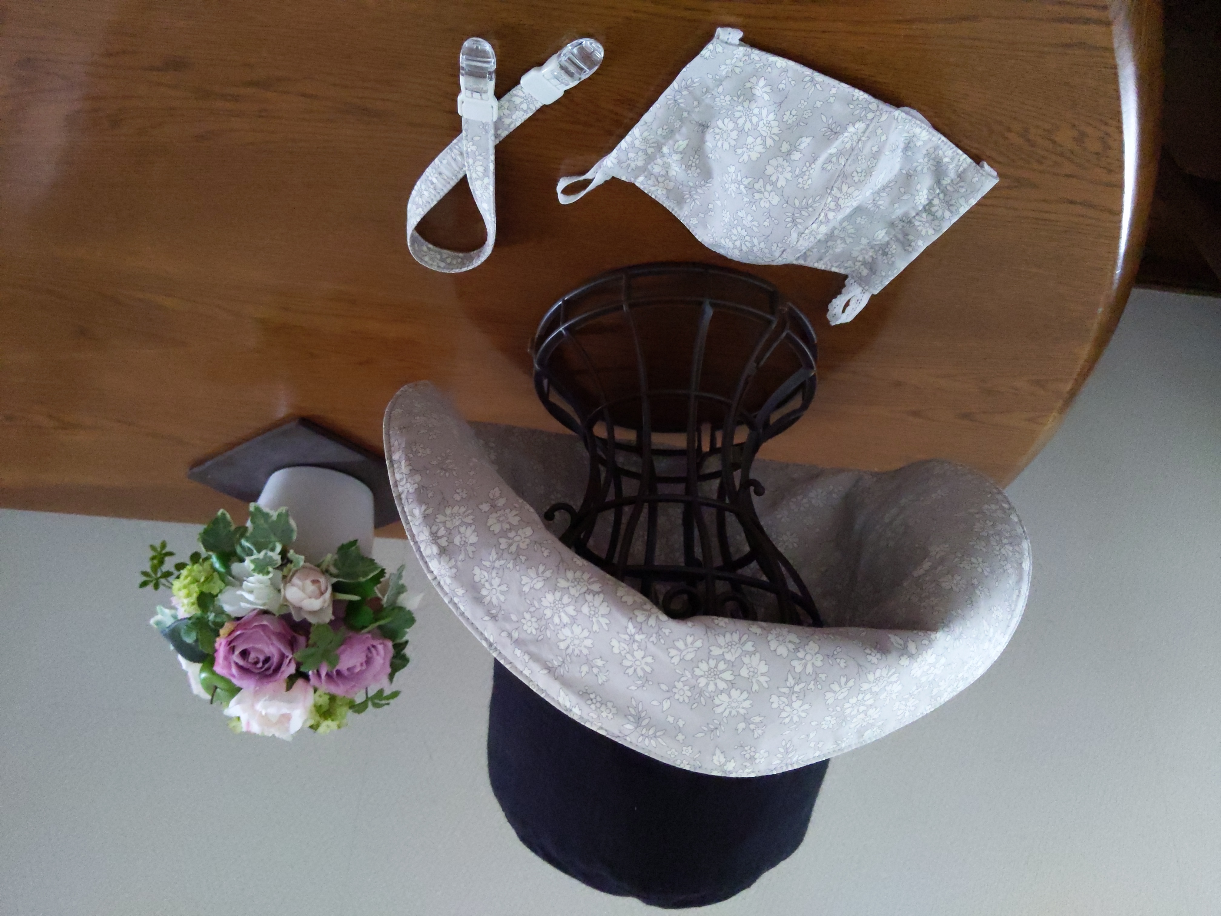 大きなプリム　フリーサイズ（調整可能）　リバティカペル帽子　リバーシブル　畳める　カペルマスク　ストッパー付