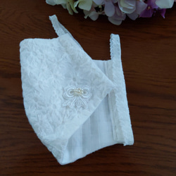 特別な日に　受注製作　綿ローン花刺繍　モチーフレースにパールを添えて　肌に優しい　格子Wガーゼ　オフホワイト　レースゴム 5枚目の画像