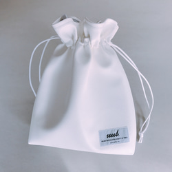 レザー巾着バッグ：ホワイト（ビニルレザー使用） 1枚目の画像