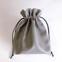 レザー巾着バッグ：グレー（ビニルレザー使用） 2枚目の画像