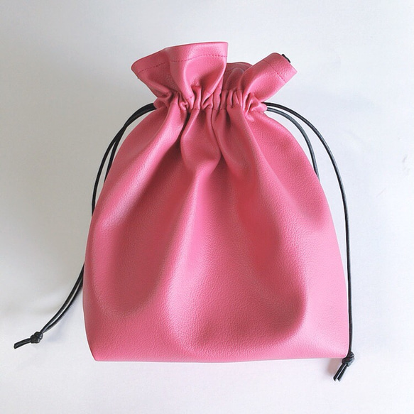 レザー巾着バッグ：スモーキーピンク（ビニルレザー使用） 2枚目の画像