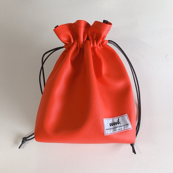 レザー巾着バッグ：朱赤（ビニルレザー使用） 1枚目の画像