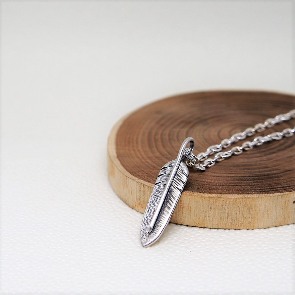 フェザーネックレス
