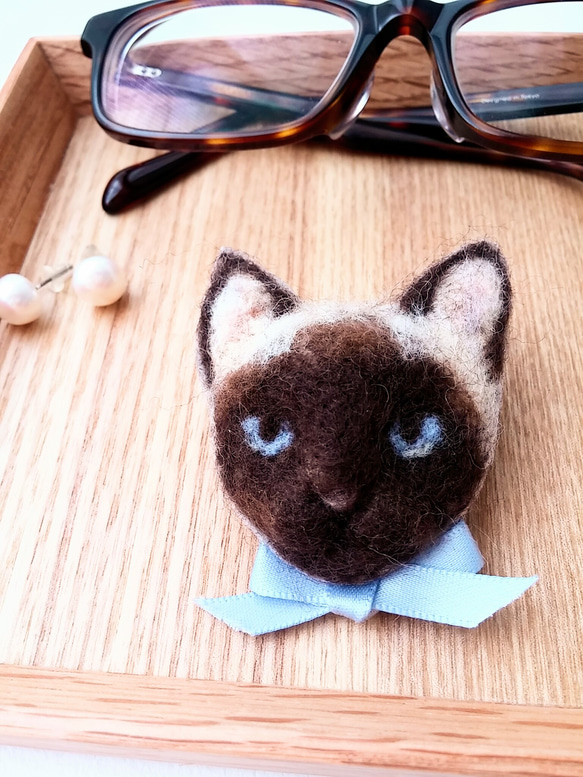 青い瞳のシャム猫ブローチ❇ 2枚目の画像
