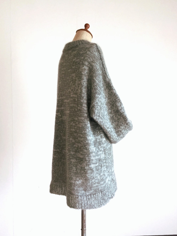 ヘザーグレーのモヘアロングセーター　グレーモヘアと白糸ミックス 5枚目の画像
