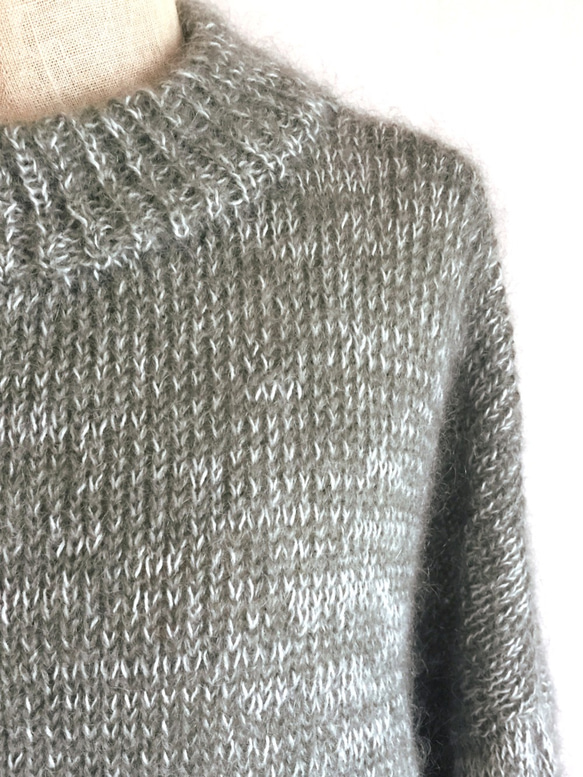 ヘザーグレーのモヘアロングセーター　グレーモヘアと白糸ミックス 8枚目の画像