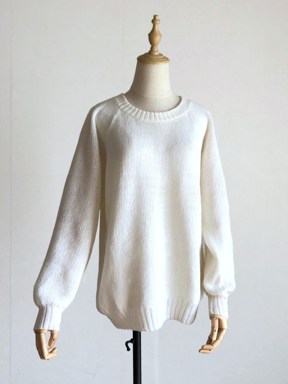 ラグランスリーブのリブ編みセーター　白　洗える毛糸100％ 5枚目の画像
