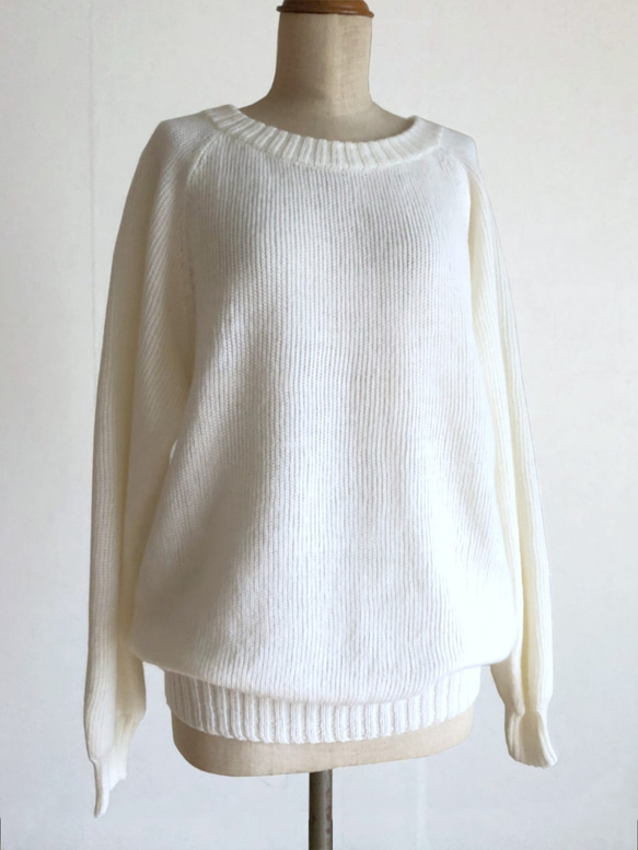 ラグランスリーブのリブ編みセーター　白　洗える毛糸100％ 6枚目の画像