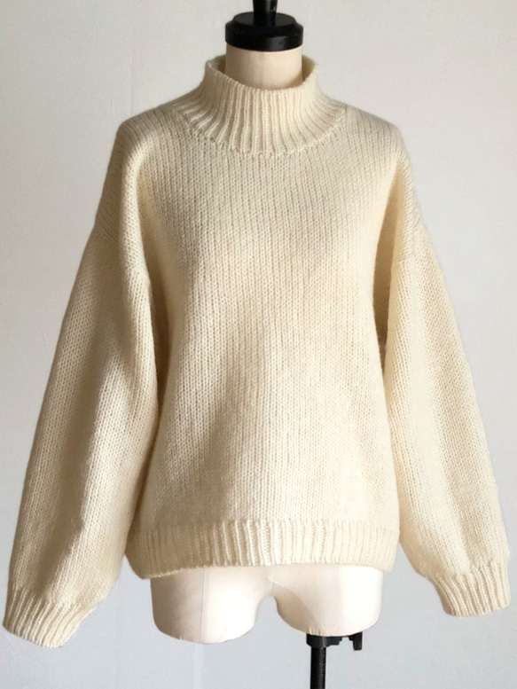 オフ白 の ゆったり　太糸編みセーター　ウール 100％ 5枚目の画像