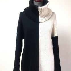 白黒スヌード付きセーター　　極太ウール100％ 1枚目の画像