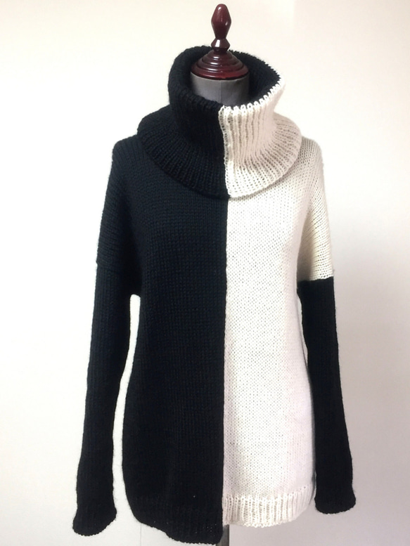 白黒スヌード付きセーター　　極太ウール100％ 1枚目の画像