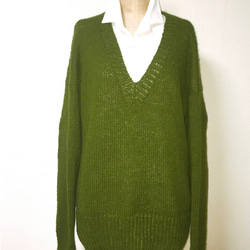 ピスタチオグリーンのVネックセーター　　ネップヤーンウール100% 2枚目の画像