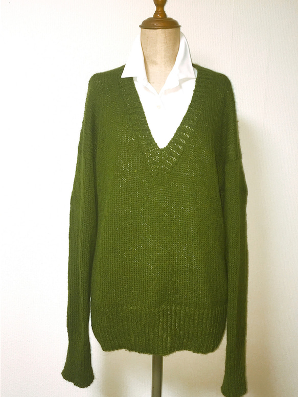 ピスタチオグリーンのVネックセーター　　ネップヤーンウール100% 2枚目の画像