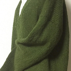 ピスタチオグリーンのVネックセーター　　ネップヤーンウール100% 4枚目の画像