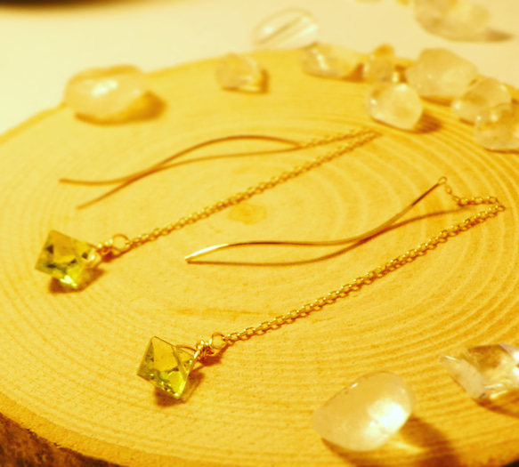 【 K１０YG 】Square  Peridots  AAAA  pierced earrings 3枚目の画像