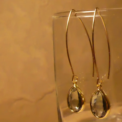 【 16kgp 】【 14kgf ＋500 】charcoal gray glass pierced earrings 4枚目の画像