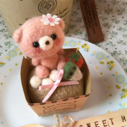 充実の品 羊毛フェルト】カップケーキ イチゴミルクくまちゃん 羊毛 羊毛フェルト