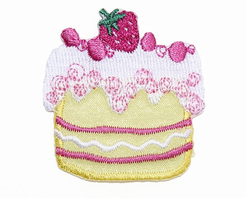 いちごホールケーキワッペン 入園入学 ハンドメイド アップリケ 可愛い