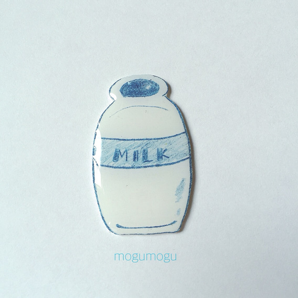 〈再販〉手描き牛乳ビンブローチ 2枚目の画像