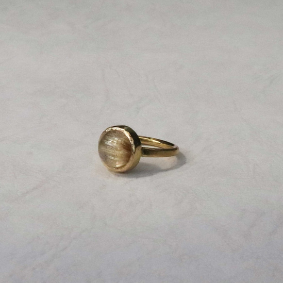 【cabochon ring】ルチルクォーツ10㎜・真鍮（brass）・天然石（12号） 2枚目の画像