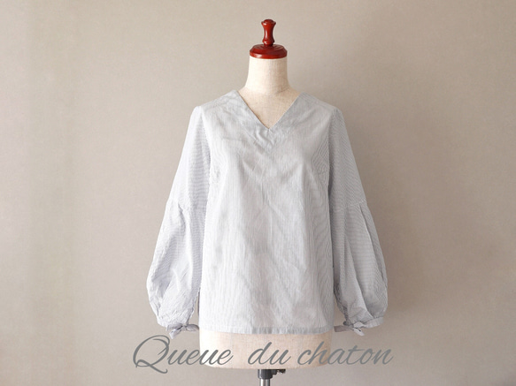 【Creema限定 母の日早割価格】後ろ部分変形Ｖ開きブラウス<blouse006> 1枚目の画像