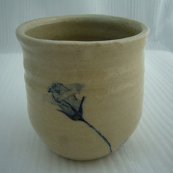 ばらのカップ　美しい立体的なばらの花がついた陶製カップ 4枚目の画像