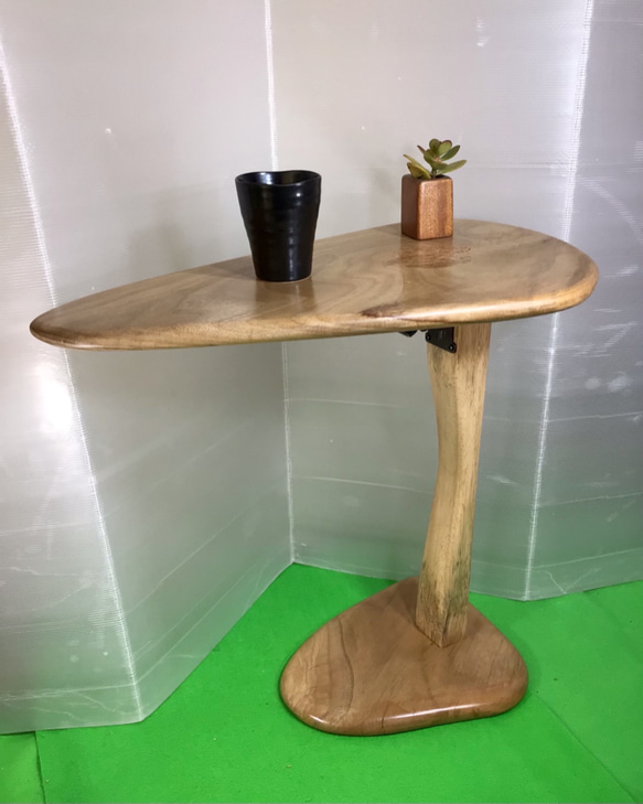 天然木　クスノキ　折り畳み式　サイドテーブル　一点物　手造り 1枚目の画像