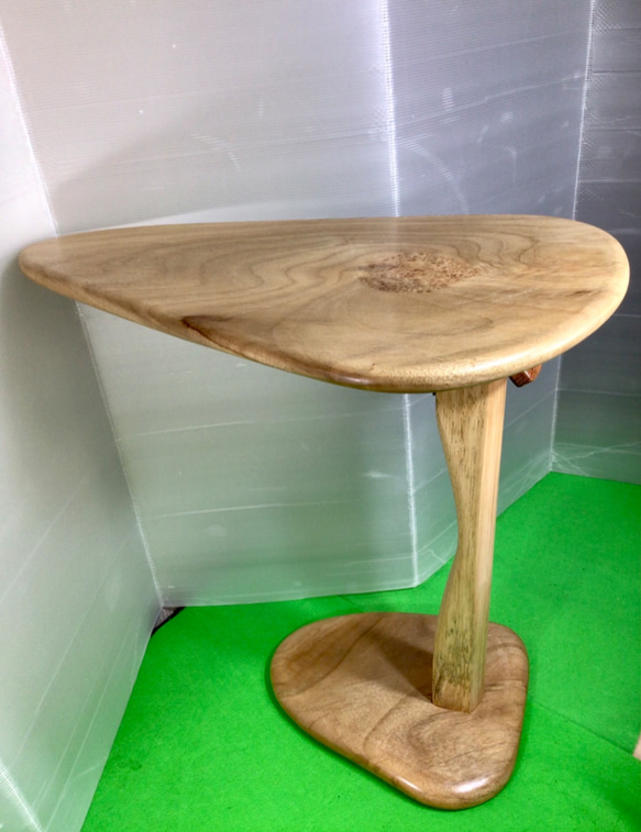 天然木　クスノキ　折り畳み式　サイドテーブル　一点物　手造り 2枚目の画像