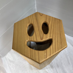 天然木　杉材　六角形　笑顔なゴミ箱　一点物　手造り 3枚目の画像