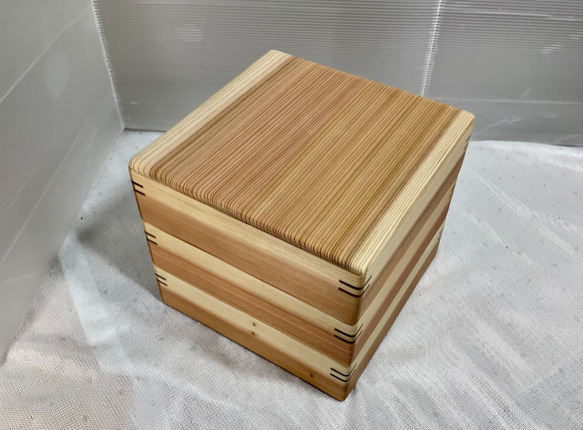 天然木　国産　柾目杉材　三段重箱／弁当箱／お菓子箱　手造り 2枚目の画像