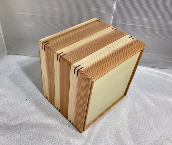 天然木　国産　柾目杉材　三段重箱／弁当箱／お菓子箱　手造り 3枚目の画像