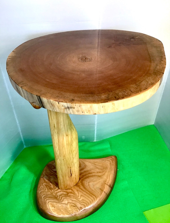 天然木　桜輪切り　折り畳み　サイドテーブル　一点物　手造り 2枚目の画像