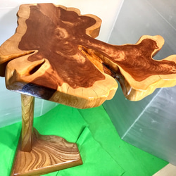 天然木　カイズカイブキ　折り畳みサイドテーブル　一点物　手造り 2枚目の画像
