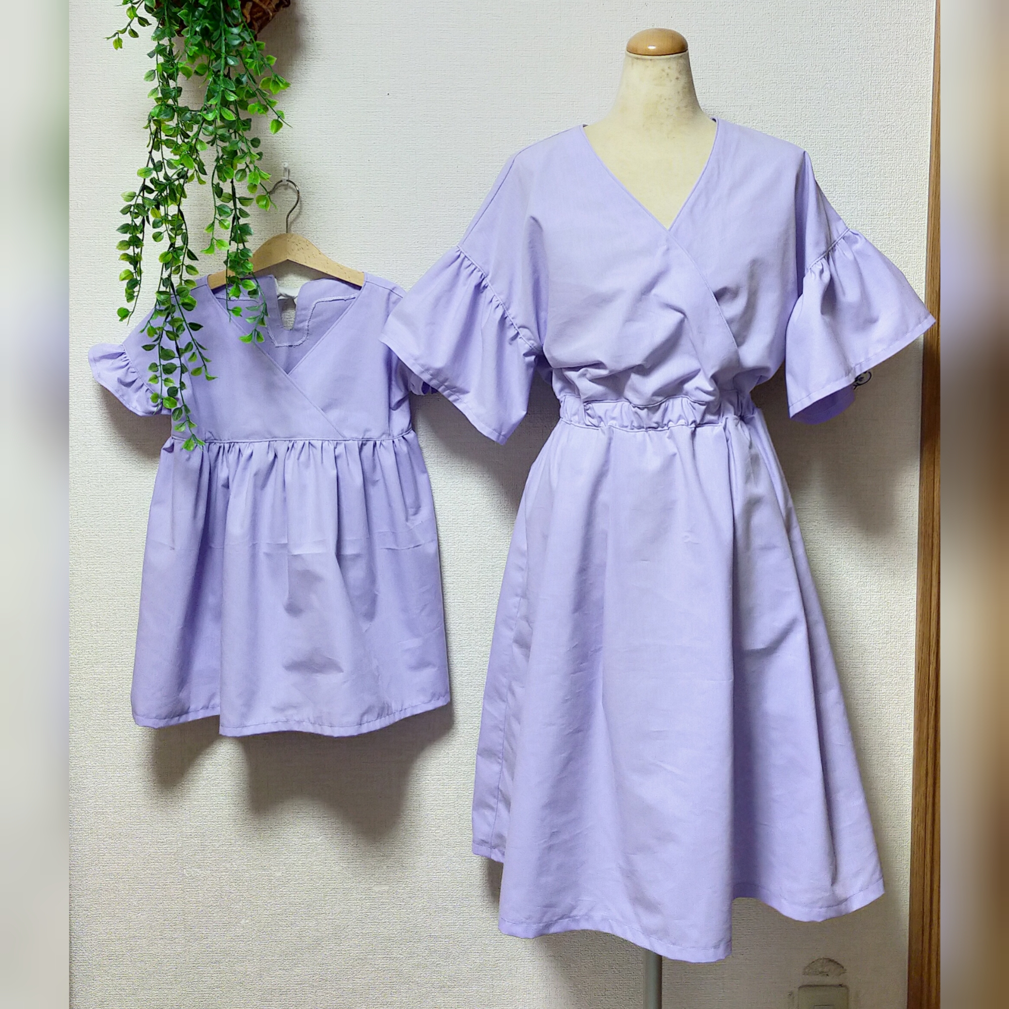 女の子ママ、リンクコーデ♥️フリル袖カシュクールワンピース