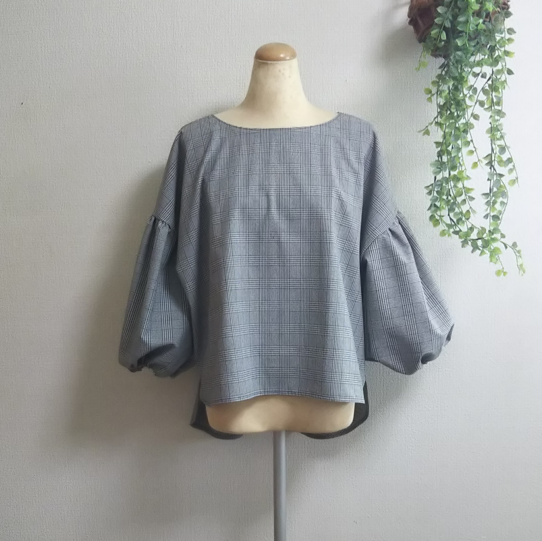 カラーが豊富‼️グレンチェックのバルーンスリーブのプルオーバー