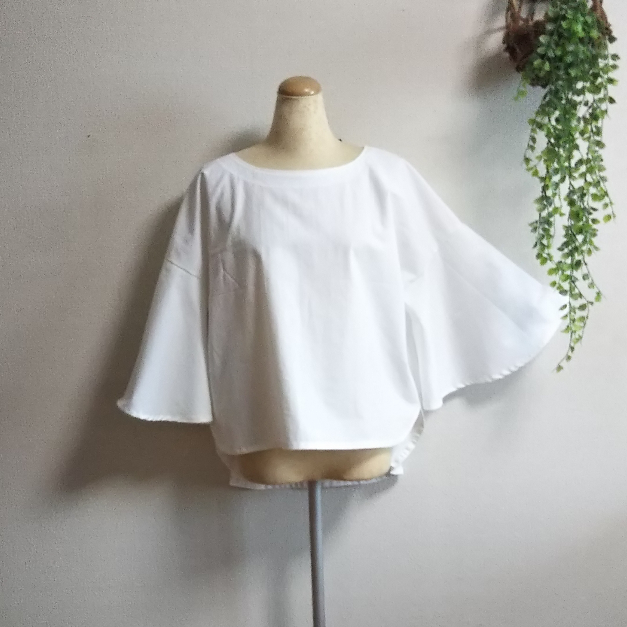 カラーが豊富‼️コットン100％のフレアースリーブのプルオーバー