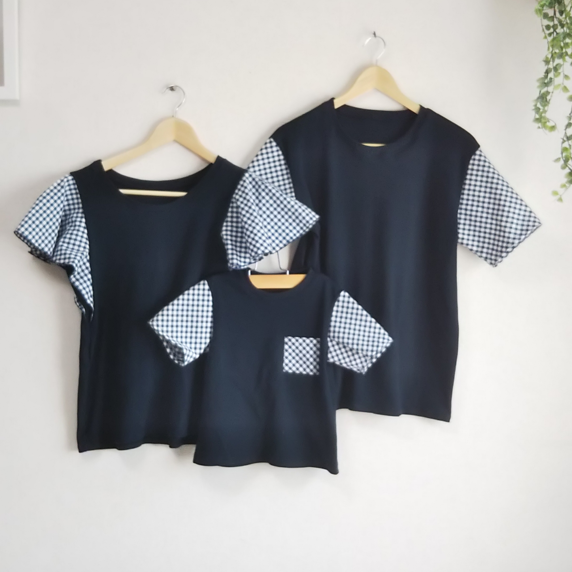 家族でリンクコーデ(男の子)♥️ギンガムチェックのひらひら袖Tシャツ＆ギンガム袖Tシャツ