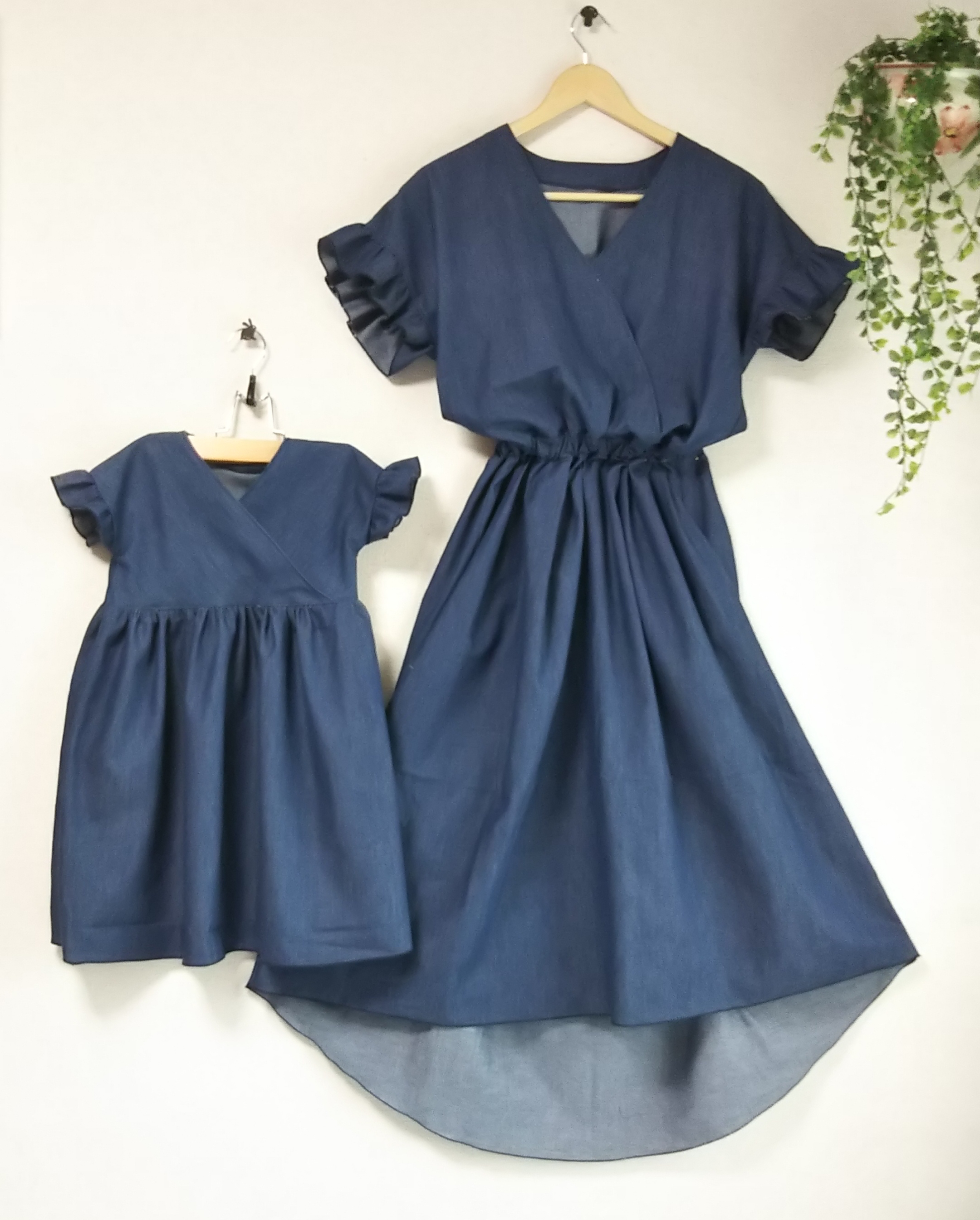 女の子ママ、リンクコーデ♥️岡山デニム カシュクールワンピース