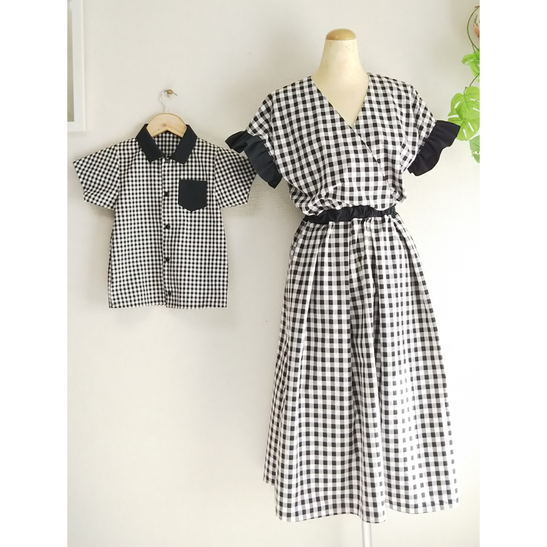 男の子ママ、リンクコーデ♥️カラーが豊富‼️ギンガムチェックのフリル袖カシュクールワンピース&シャツ