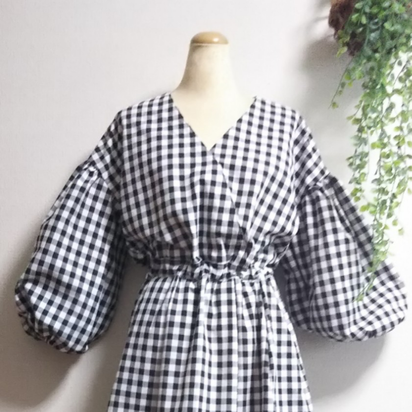 カラーが豊富❗️バルーンスリーブのカシュクールワンピース