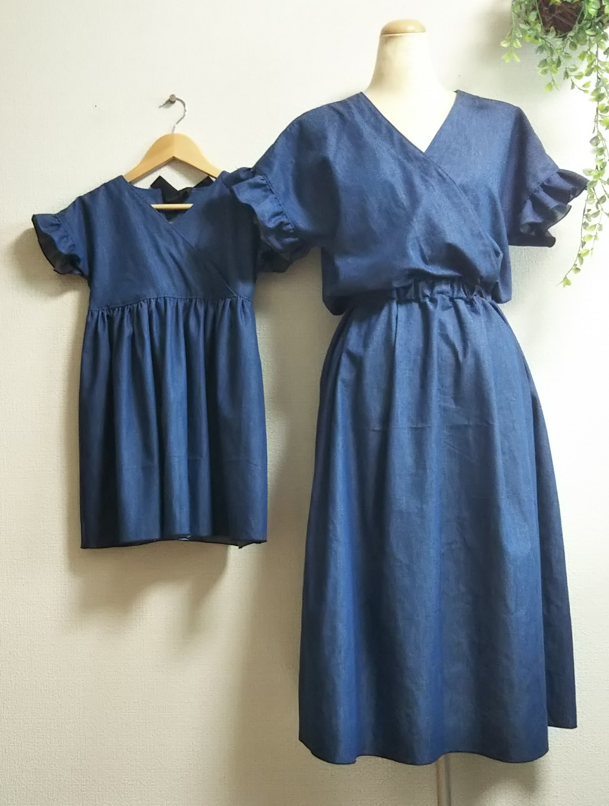 女の子ママ、リンクコーデ♥️岡山デニム カシュクールワンピース