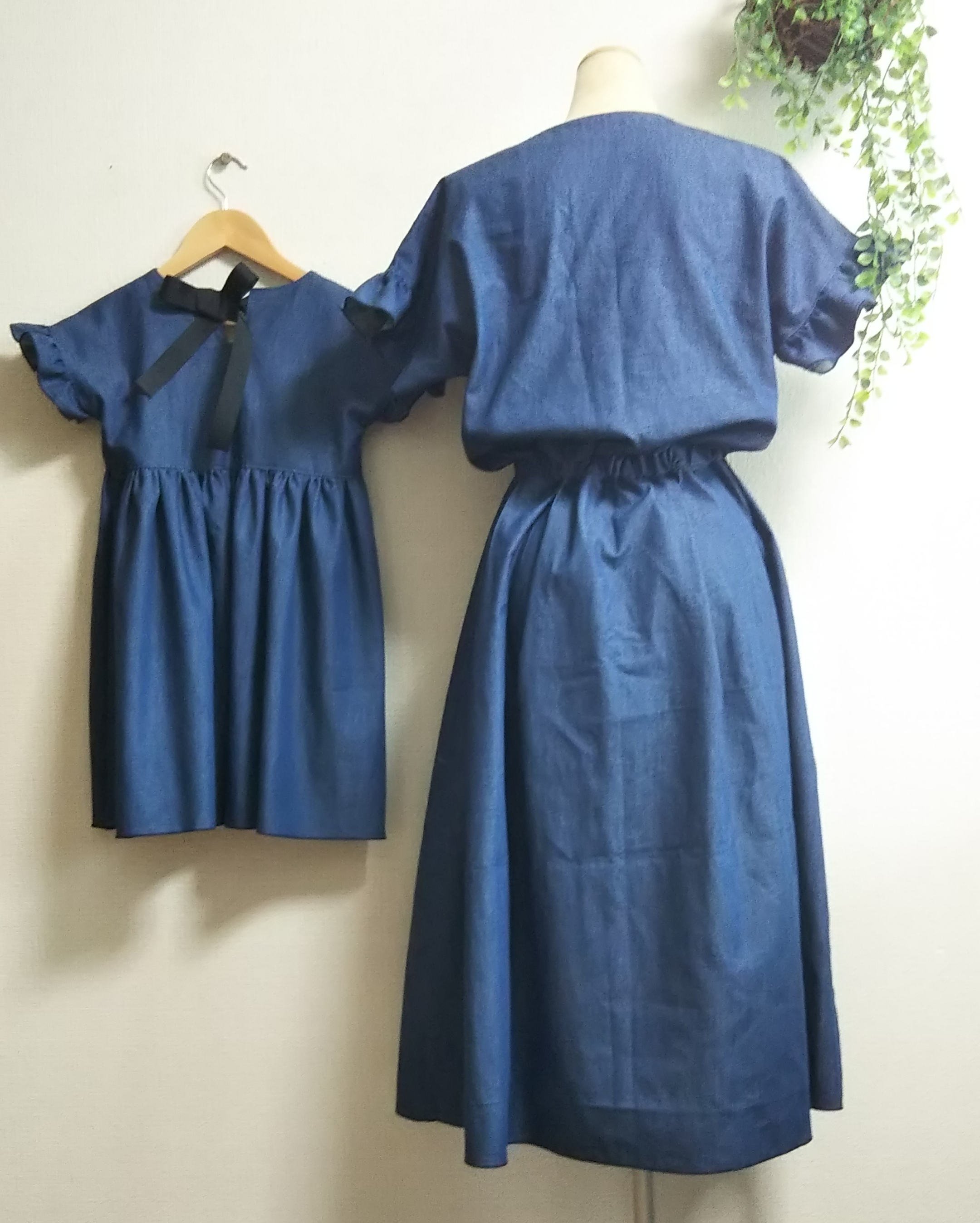 女の子ママ、リンクコーデ♥️岡山デニム カシュクールワンピース