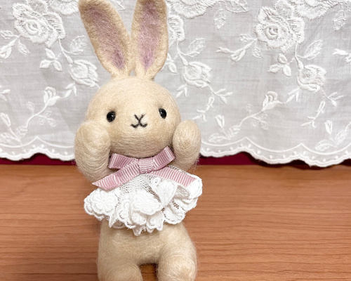 送料無料＊羊毛フェルトの きゅるるん うさぎさん* 羊毛フェルト